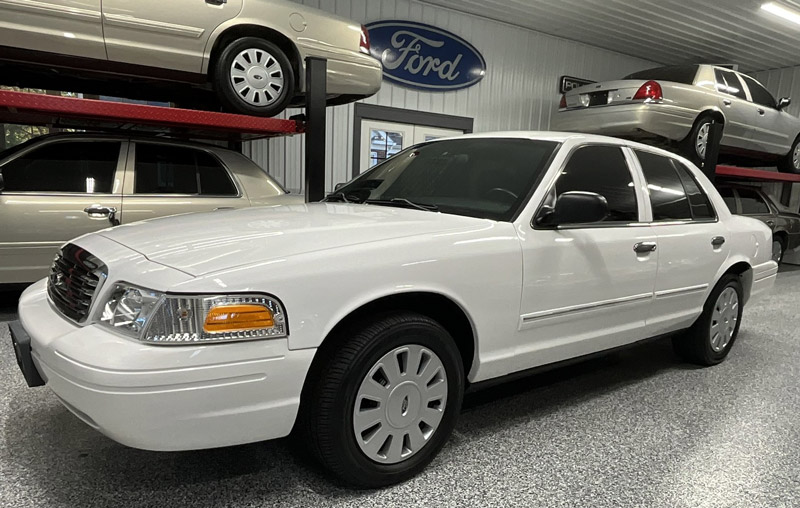 2011 Ford Crown Victoria Police Interceptor P7B  ONLY 9,506 MILES AND 146 IDLE HOURS!!!  ***$21,900.00***